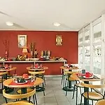 Sejours & Affaires Lamartine 3*