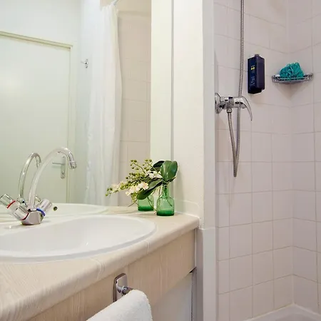 Sejours & Affaires Lamartine 아파트호텔