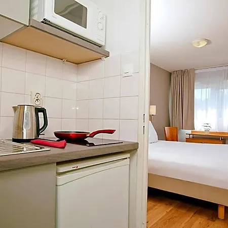Sejours & Affaires Lamartine מלון דירות 3*