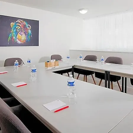 Sejours & Affaires Lamartine 3* פואטייה