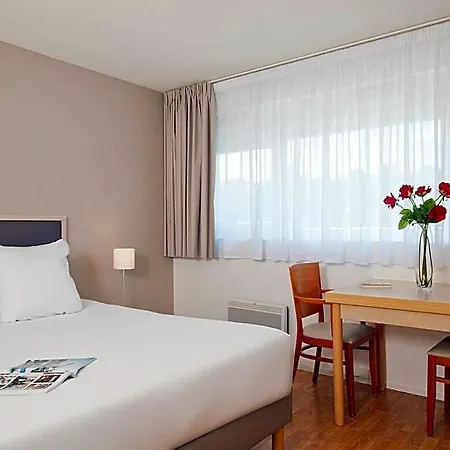 Sejours & Affaires Lamartine 3*