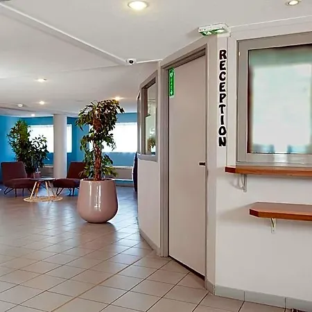 Sejours & Affaires Lamartine 3* פואטייה