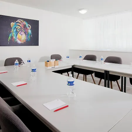 Sejours & Affaires Lamartine 3*