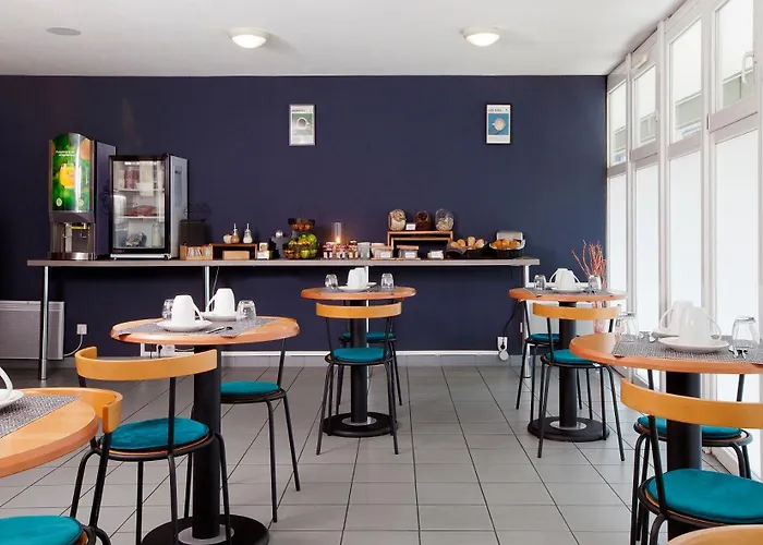 Sejours & Affaires Lamartine 3*