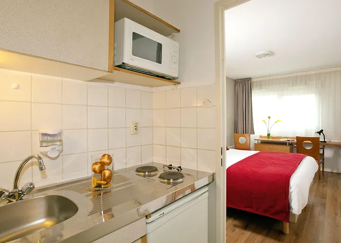 Sejours & Affaires Lamartine 3*